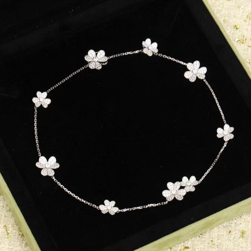 [NOBLE AURA]FRIVOLE SILVER 9 FLOWERS NECKLACE