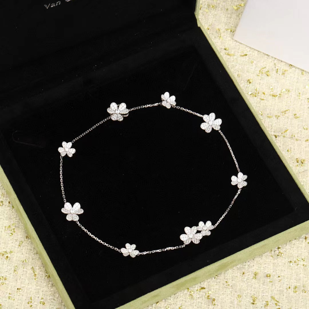 [NOBLE AURA]FRIVOLE SILVER 9 FLOWERS NECKLACE