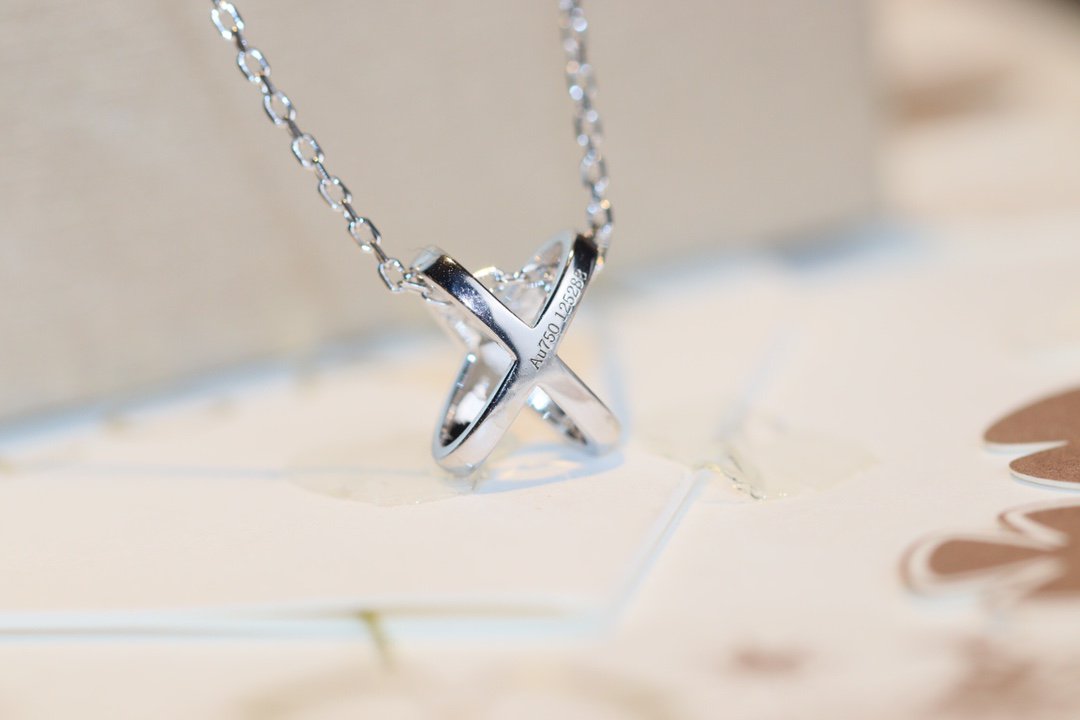 [NOBLE AURA]JEUX DE DIAMOND NECKLACE
