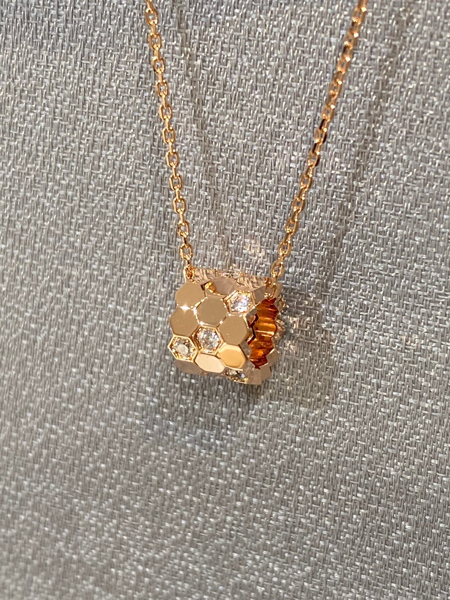 [NOBLE AURA]BEE LOVE DIAMOND NECKLACE