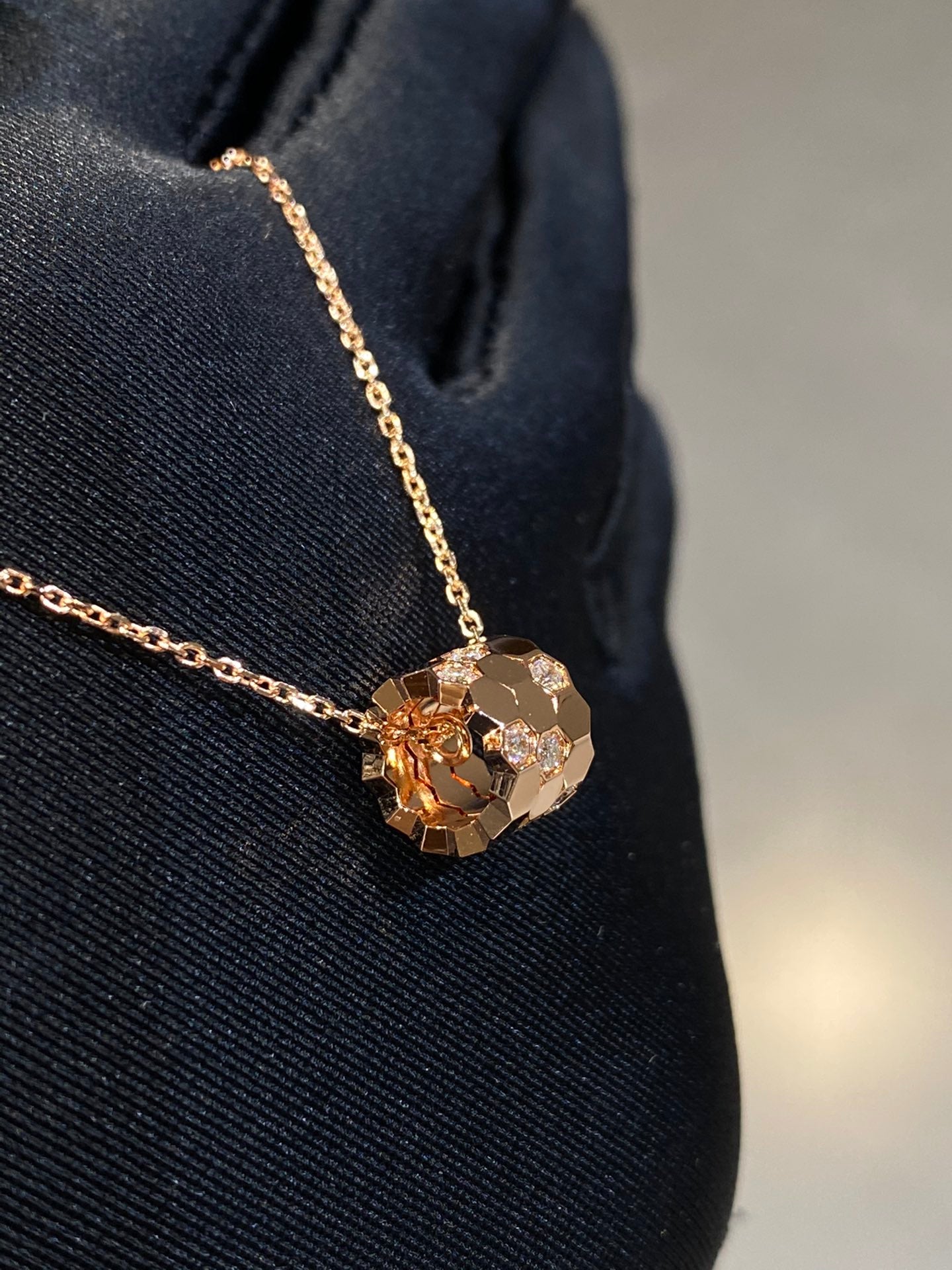 [NOBLE AURA]BEE LOVE DIAMOND NECKLACE