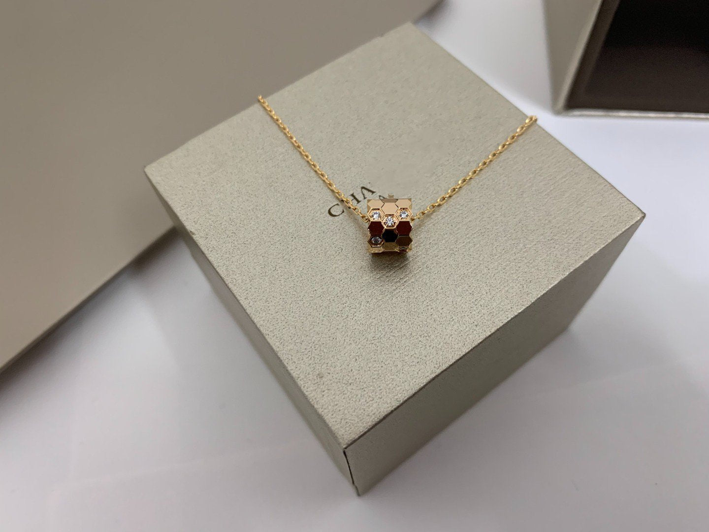 [NOBLE AURA]BEE LOVE DIAMOND NECKLACE