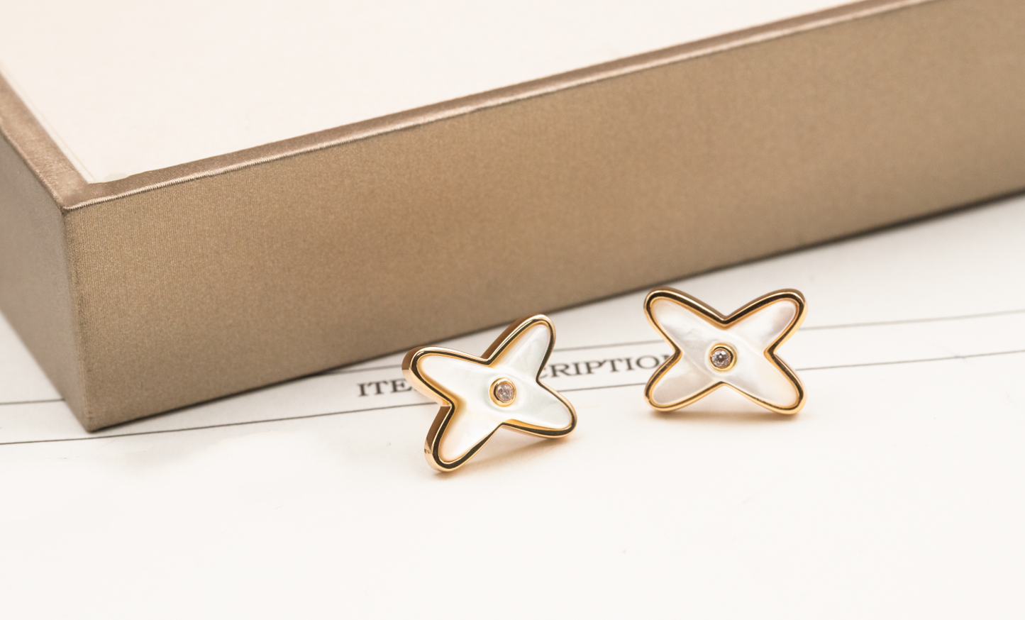 [NOBLE AURA]JEUX DE WHITE MOP PINK GOLD DIAMOND EARRINGS