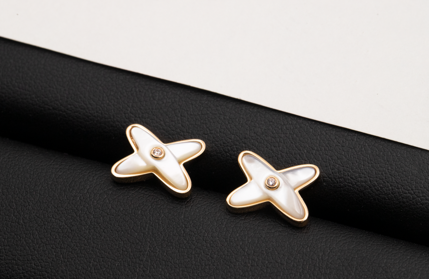 [NOBLE AURA]JEUX DE WHITE MOP ROSE GOLD DIAMOND EARRINGS