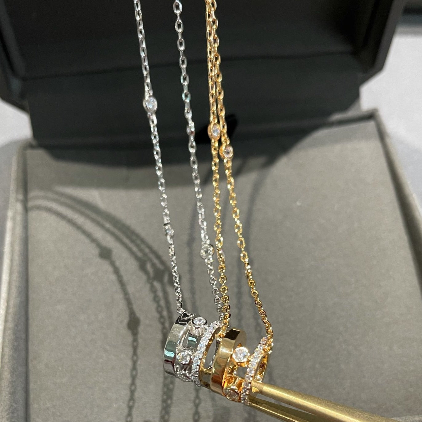 [NOBLE AURA]CHAIN MOVE ROMANE PEDAND NECKLACE
