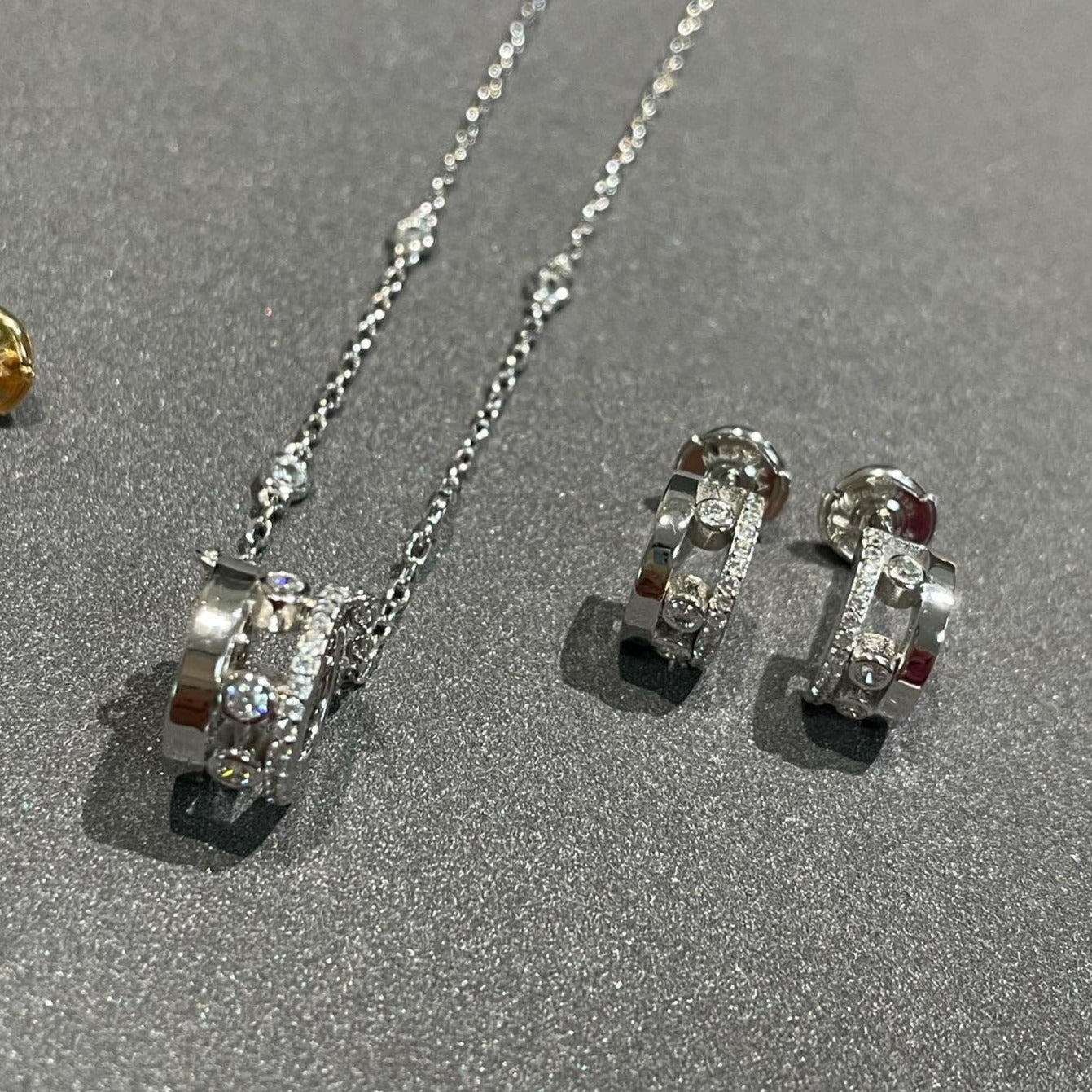 [NOBLE AURA]CHAIN MOVE ROMANE PEDAND NECKLACE