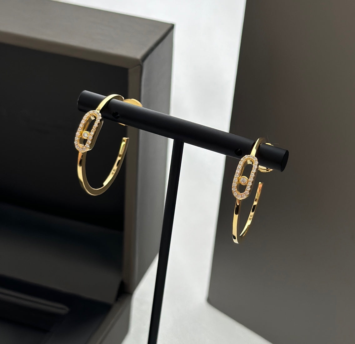 [NOBLE AURA]CREOLES MOVE UNO PM DIAMOND EARRINGS