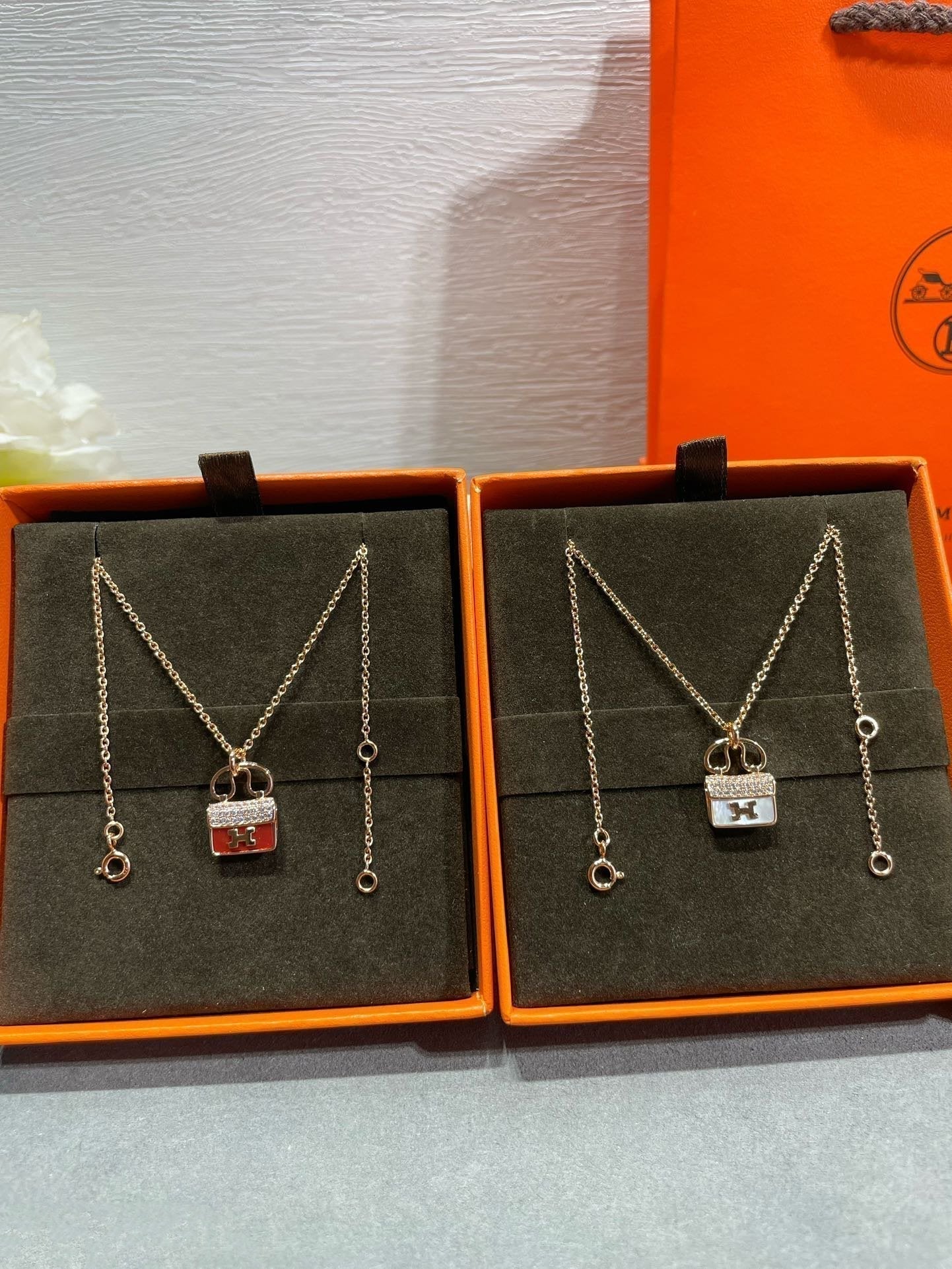 [NOBLE AURA]H CIRCE MOISSANITE PENDANT NECKLACE GOLD