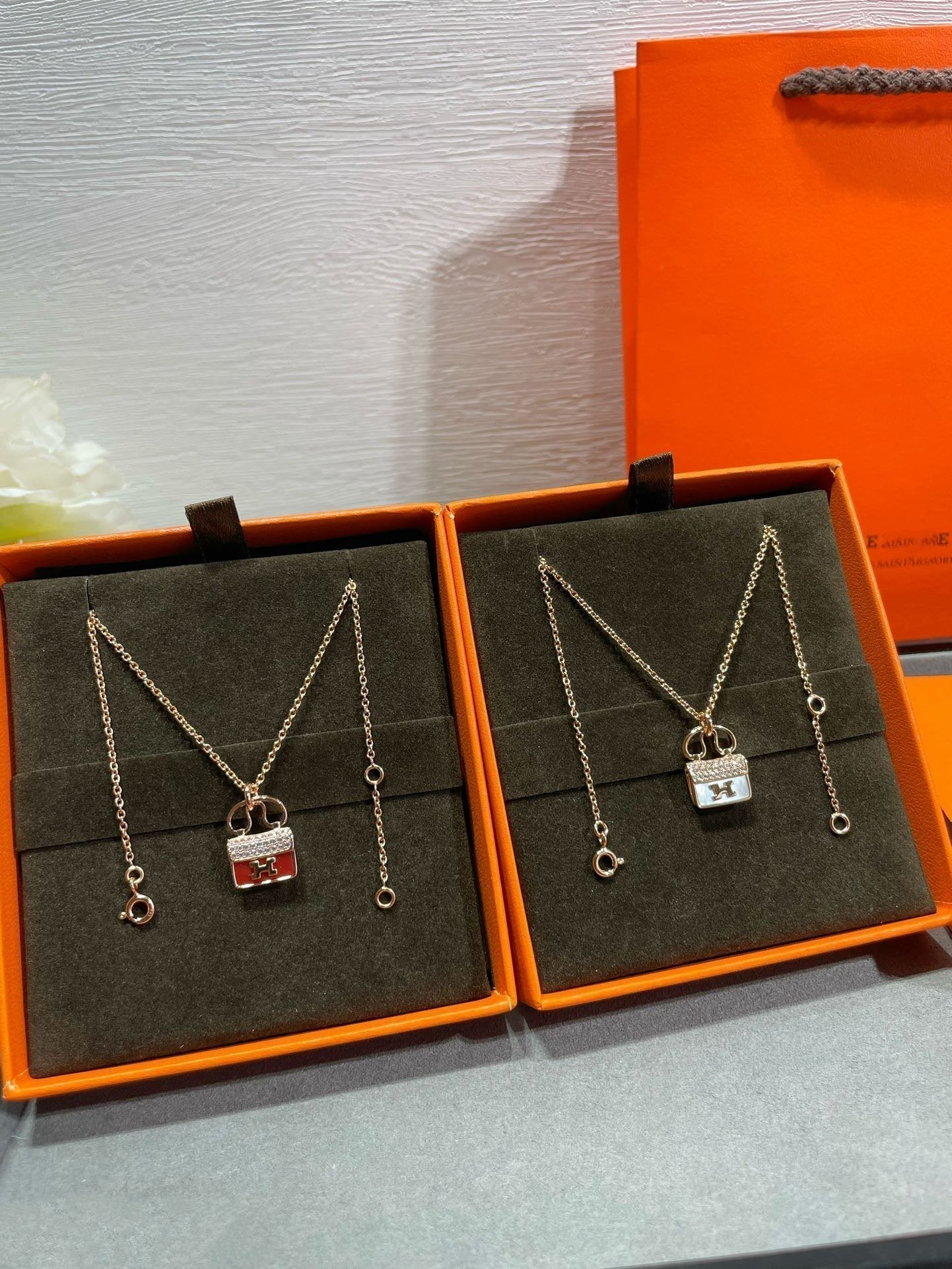 [NOBLE AURA]H CIRCE MOISSANITE PENDANT NECKLACE GOLD