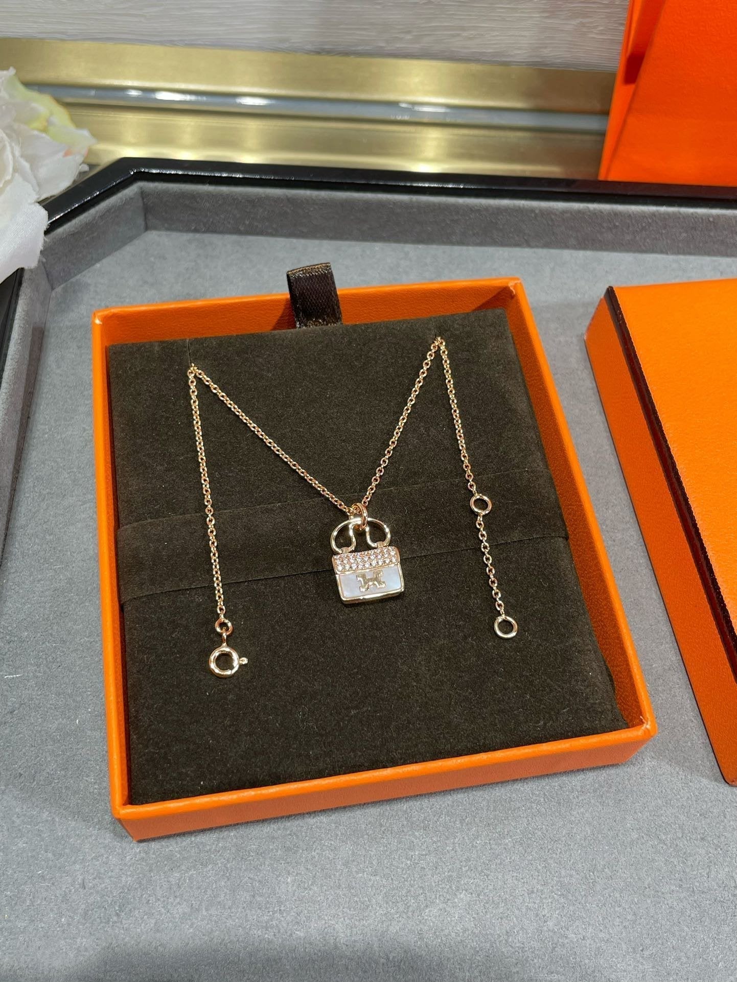 [NOBLE AURA]H CIRCE MOISSANITE PENDANT NECKLACE GOLD