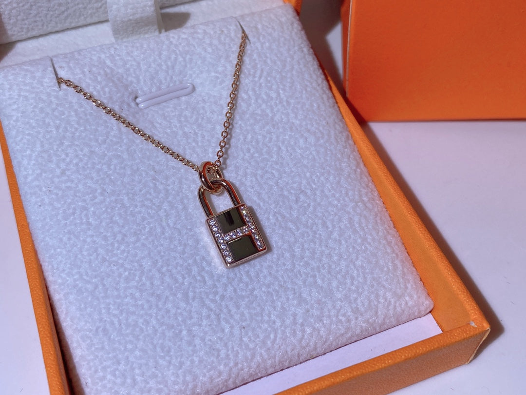 [NOBLE AURA]HM ADVANCED NICHE LOCK HEAD NECKLACE DIAMONDS