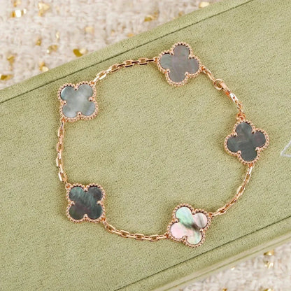 [NOBLE AURA] CLOVER 5 MOTIF GRAY MOP BRACELET COLLECTION