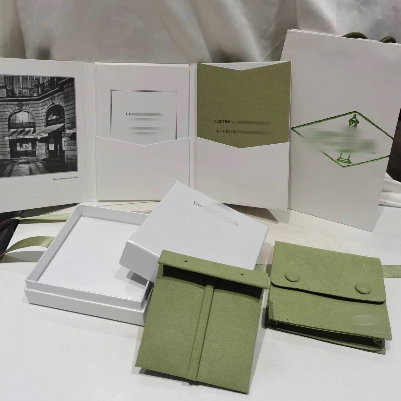 [NOBLE AURA]VA CLOVER BRACELET NECKLACE RING BOX GIFT BAG