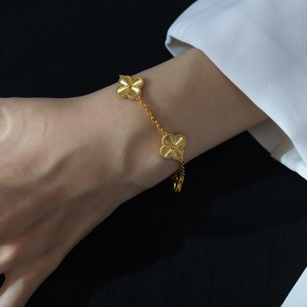 [NOBLE AURA]Clover Laser  Pulsar Stone 5-Motif & LOVE Diamond-Paved Bracelet Stack Set
