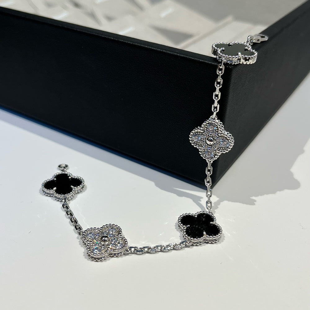 [NOBLE AURA] CLOVER 5 MOTIF ONYXS BRACELET COLLECTION