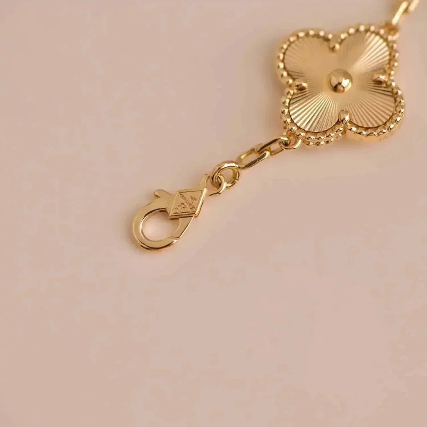 [NOBLE AURA] CLOVER 5 MOTIF LASER BRACELET COLLECTION