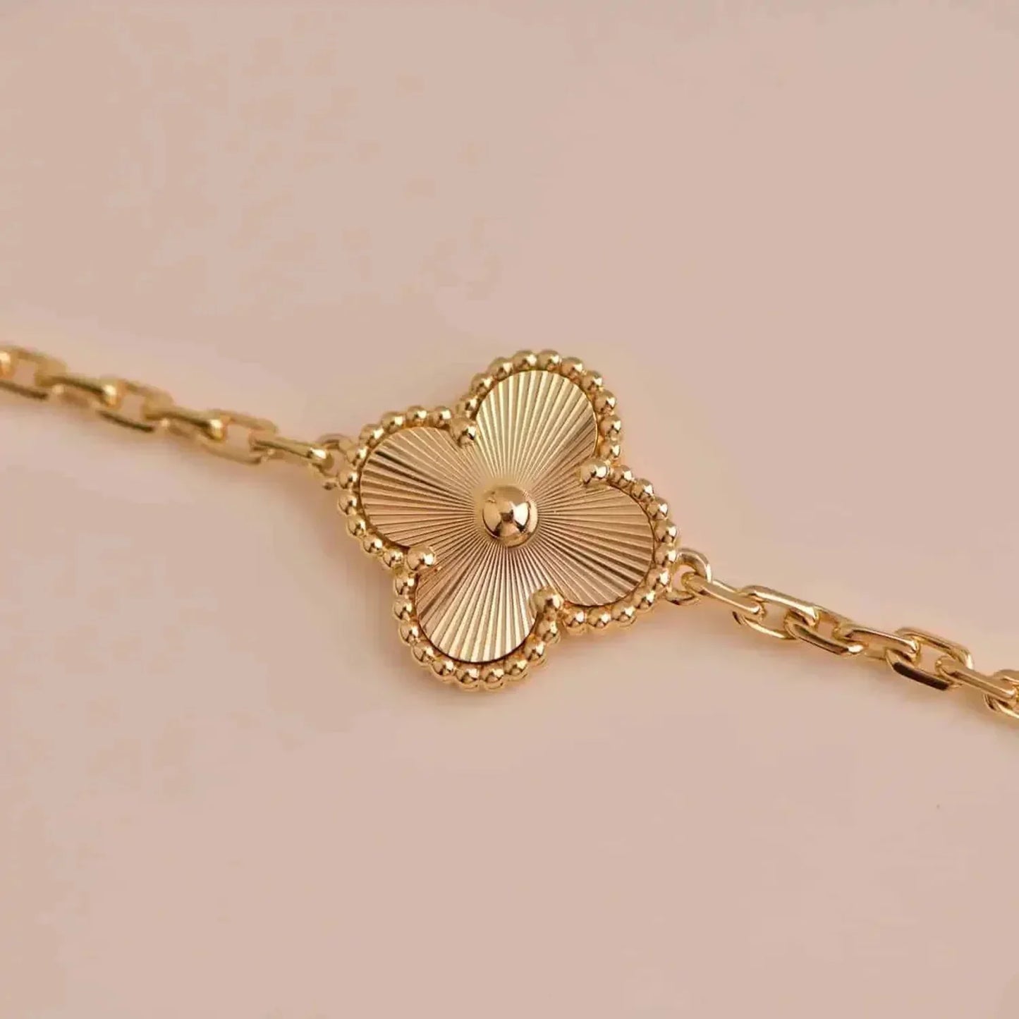 [NOBLE AURA] CLOVER 5 MOTIF LASER BRACELET COLLECTION