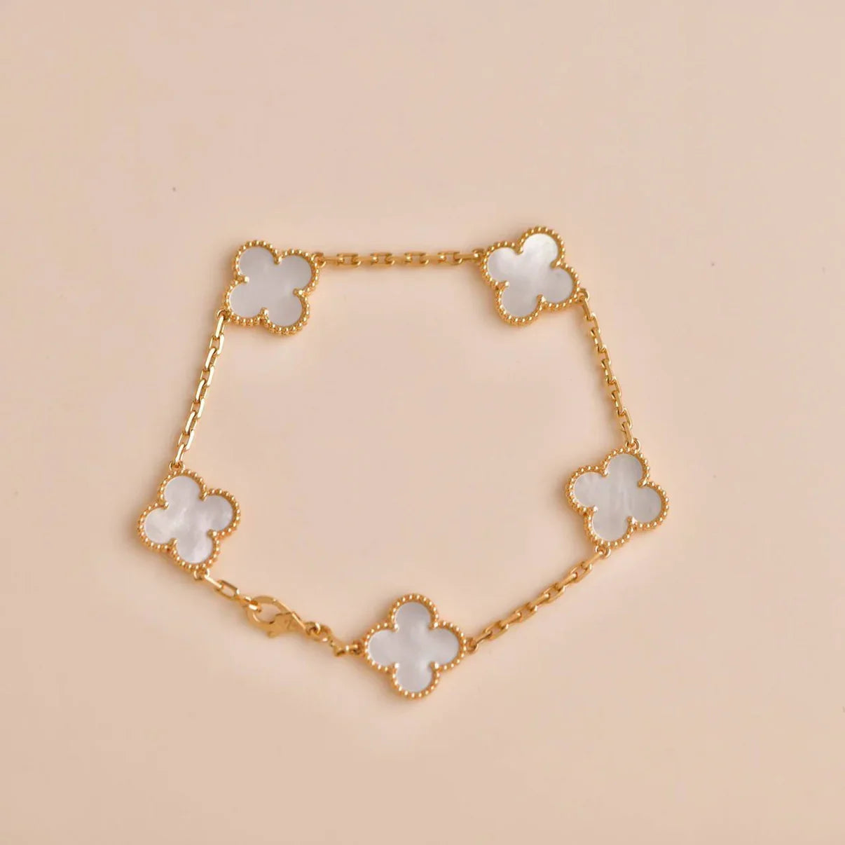 [NOBLE AURA]CLOVER WHITE PEARL MOP 5 MOTIF BRACELET COLLECTION