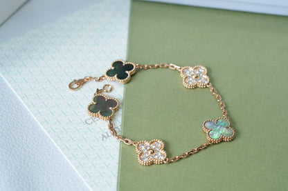 [NOBLE AURA] CLOVER 5 MOTIF GRAY MOP BRACELET COLLECTION