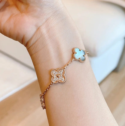 [NOBLE AURA] CLOVER 5 MOTIF GRAY MOP BRACELET COLLECTION