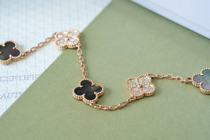 [NOBLE AURA] CLOVER 5 MOTIF GRAY MOP BRACELET COLLECTION