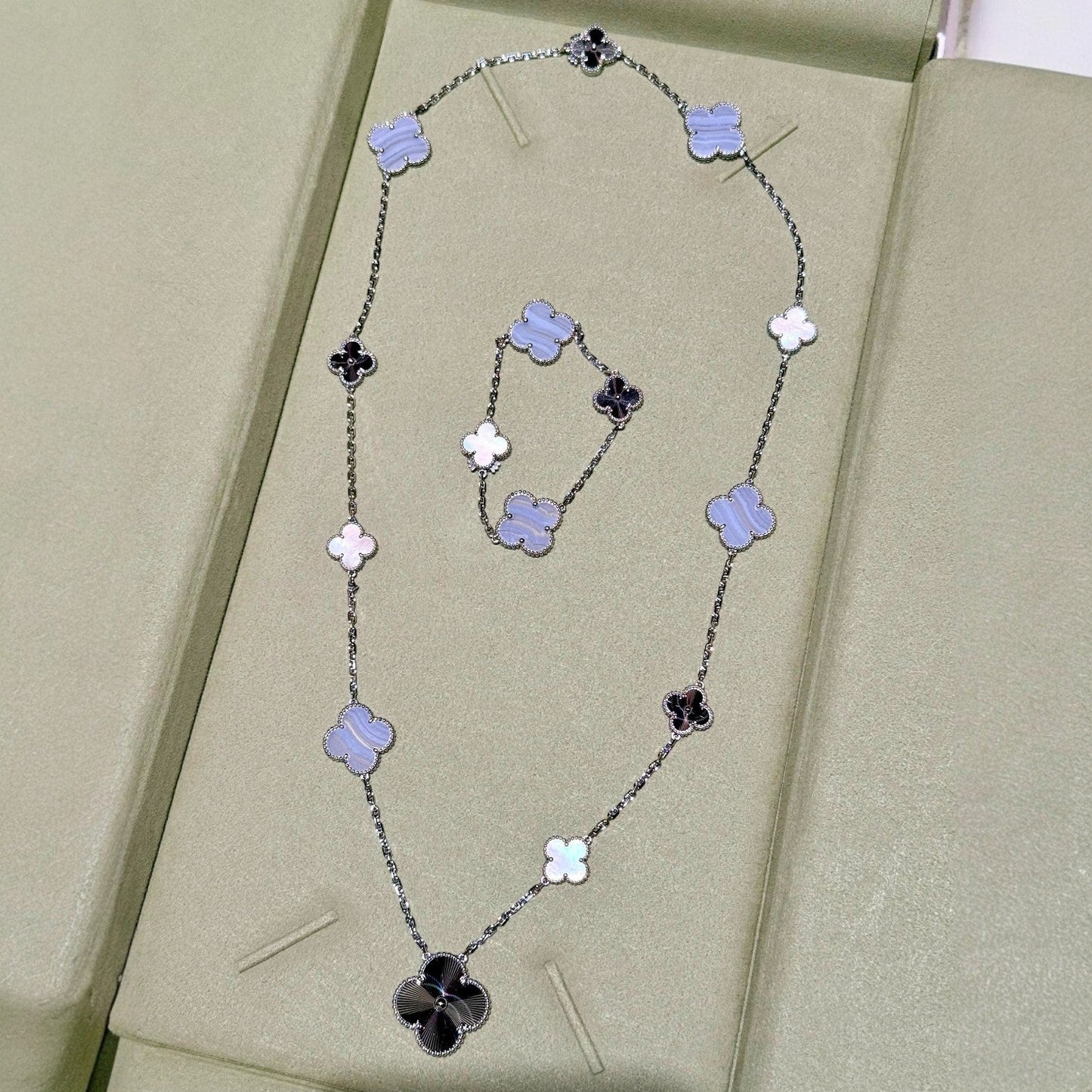 [NOBLE AURA]DETACHABLE CLOVER 15(11+4) FLOWER SILVER NECKLACE SET
