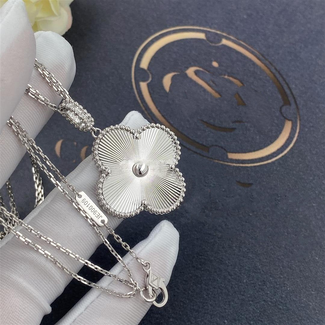 [NOBLE AURA]CLOVER 25MM SILVER BIG CLOVER NECKLACE