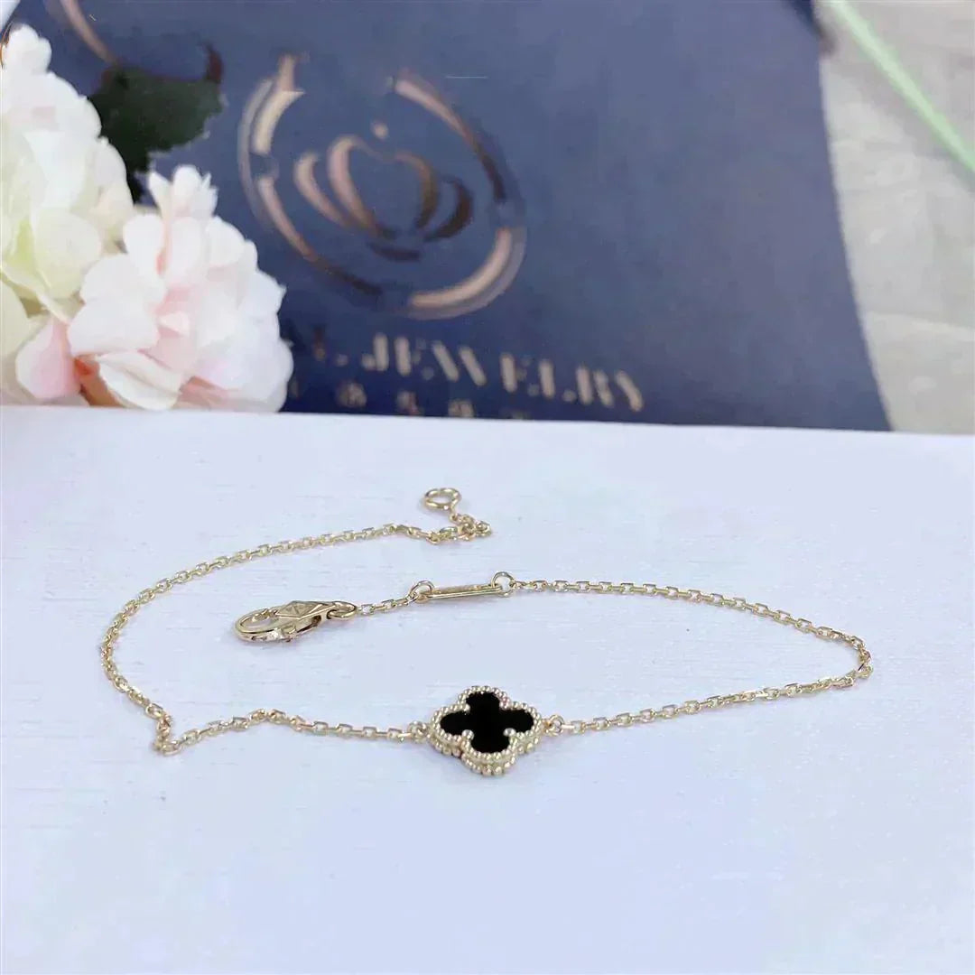 [NOBLE AURA]CLOVER ONYX SINGLE FLOWER BRACELET
