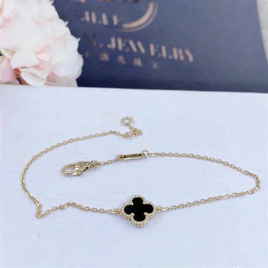 [NOBLE AURA]CLOVER ONYX SINGLE FLOWER BRACELET