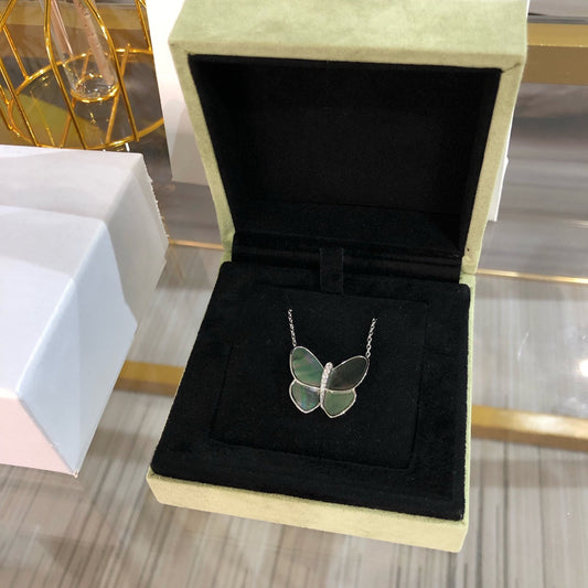 [NOBLE AURA]LARGE BUTTERFLY SILVER PENDANT DIAMOND NECKLACE