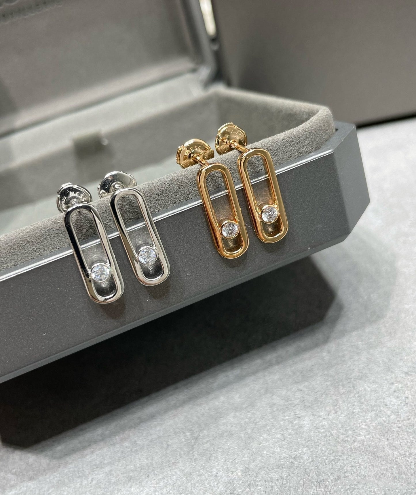 [NOBLE AURA]MOVE UNO SMALL 1 DIAMOND EARRINGS