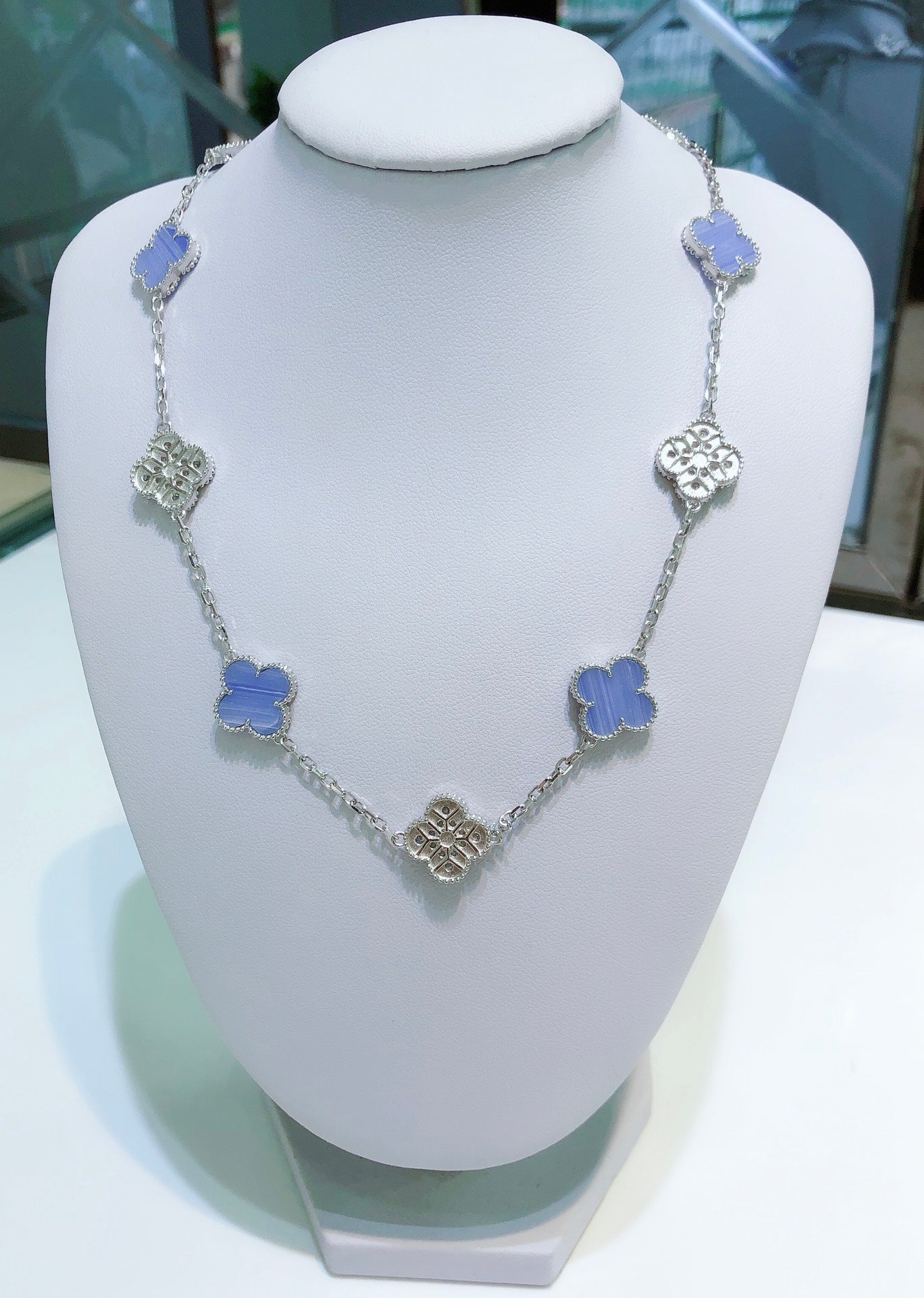 [NOBLE AURA]CLOVER 10 MOTIFS CHALCEDONY DIAMONDS SILVER NECKLACE