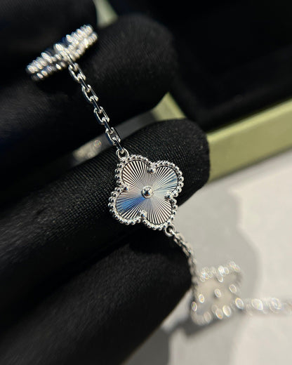 [NOBLE AURA] CLOVER 5 MOTIF LASER BRACELET COLLECTION