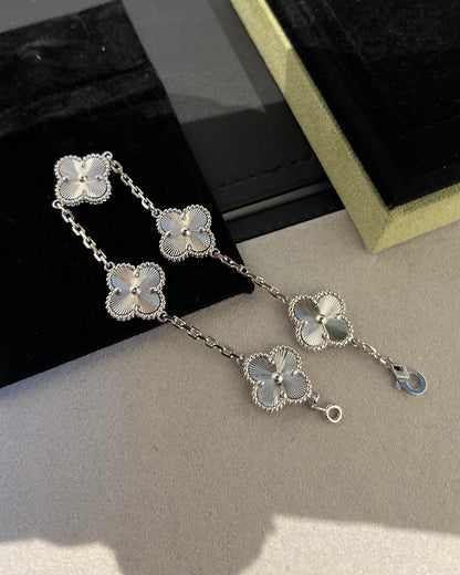 [NOBLE AURA] CLOVER 5 MOTIF LASER BRACELET COLLECTION